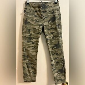 Rock & Republic Fever Cropped Denim Pants - Camo Print (EUC)